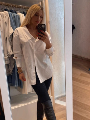 Beyaz dik yaka gömlek